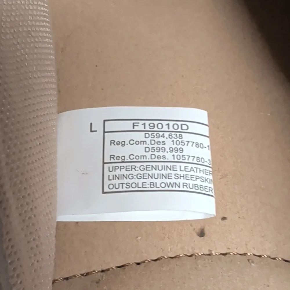 UGG Goldencoast Clog II Wmn's Slip-Ons Size US 9 Like New MSRP $130 - Picture 9 of 9